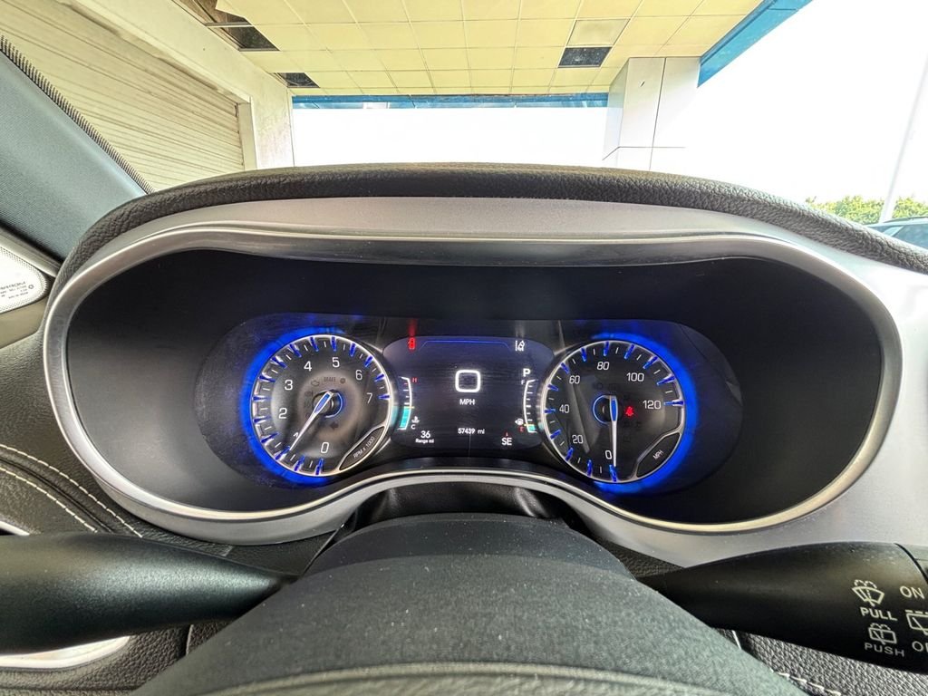 Used 2025 White Chrysler Limited image 18
