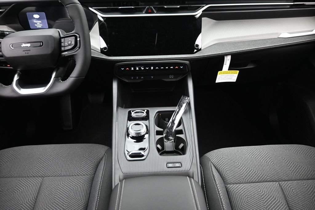 New 2026 Diamond Black Crystal Pearlcoat Jeep Laredo image 12
