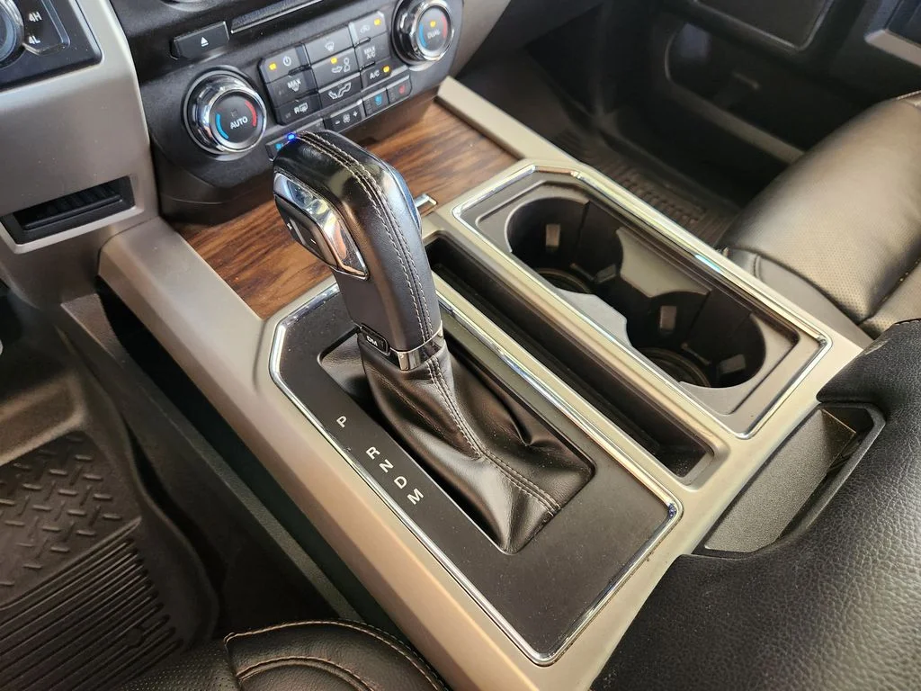 Used 2018 White Platinum Metallic Tri-Coat Ford LARIAT image 21