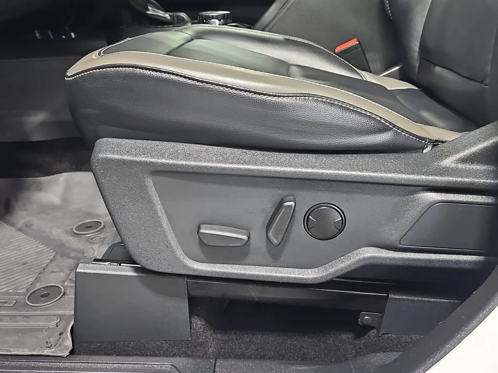 Used 2025 White Ford Outer Banks image 31