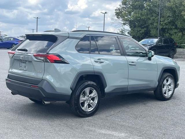 Used 2022  Toyota XLE image 13