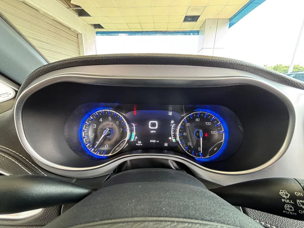 Used 2025 White Chrysler Limited image 18