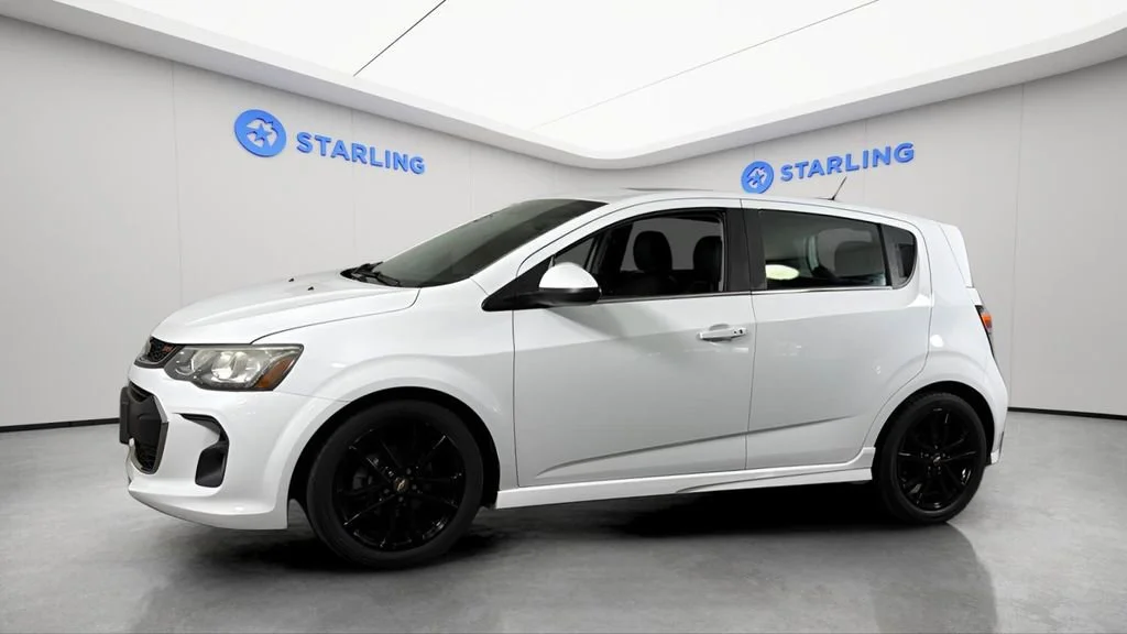 Used 2017 SUMMIT WHITE Chevrolet Premier image 2