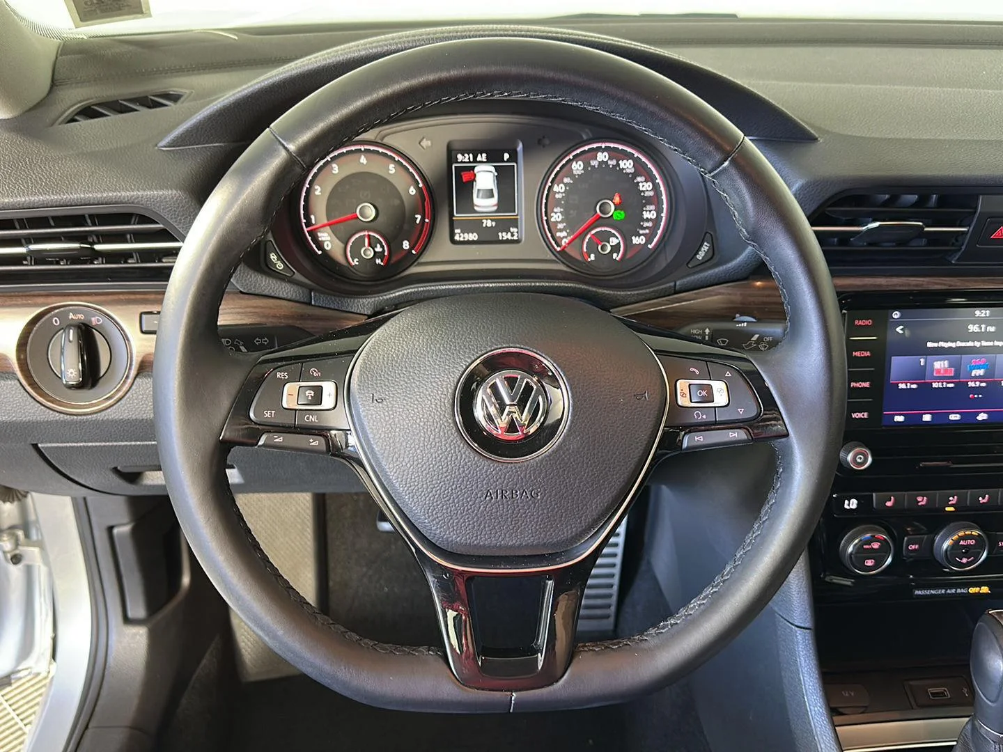 Used 2020 Platinum Gray Metallic Volkswagen 2.0T SEL image 11