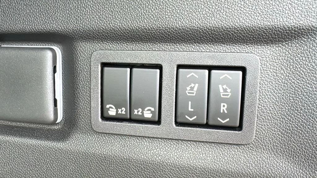 2026 Chevrolet Suburban Premier - Photo 12