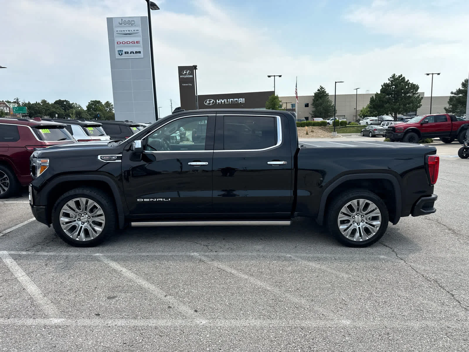 Used 2021 Onyx Black GMC Denali image 8