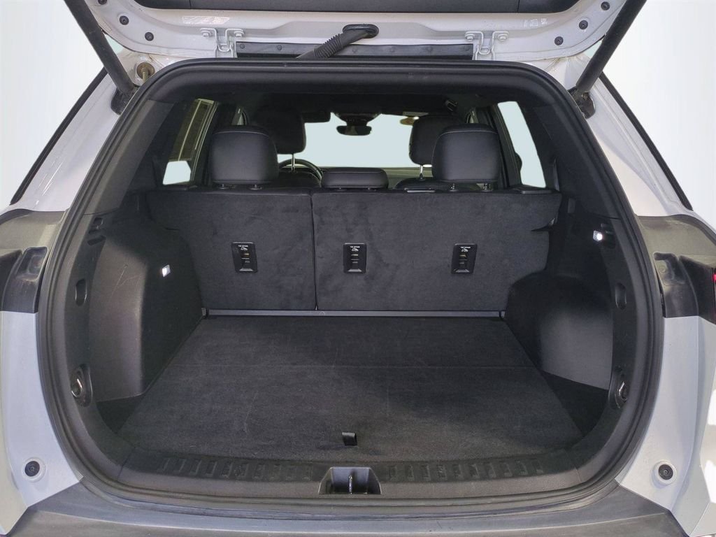 Used 2025 White Chevrolet LT image 14
