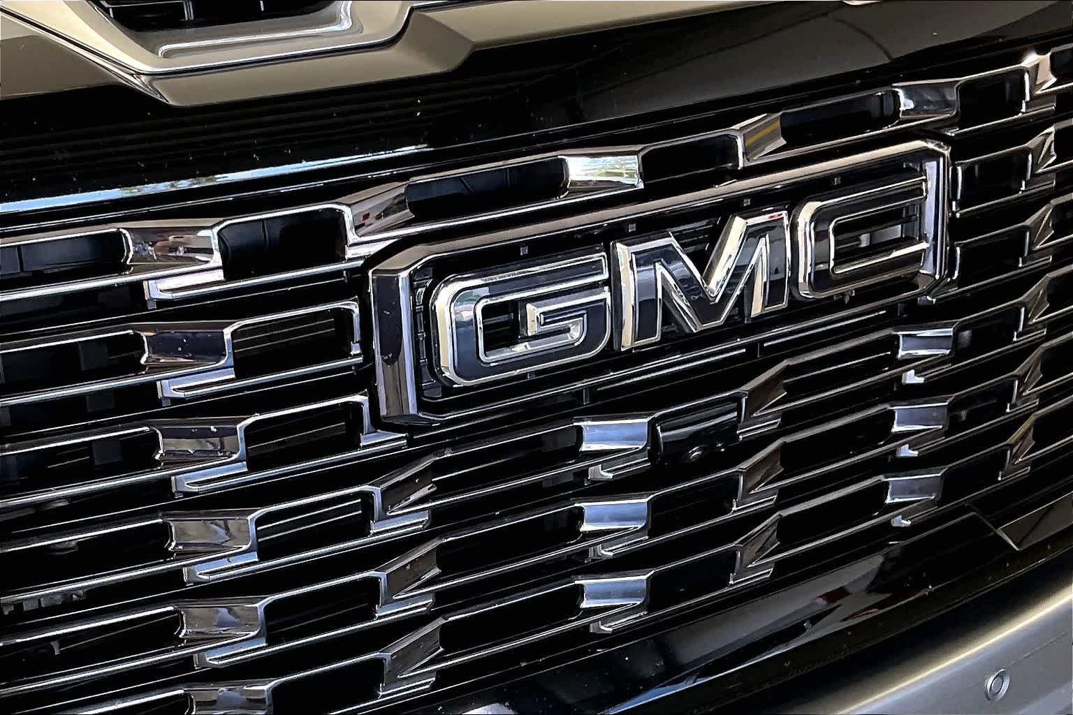 Used 2026 Sterling Metallic GMC Denali Ultimate image 28