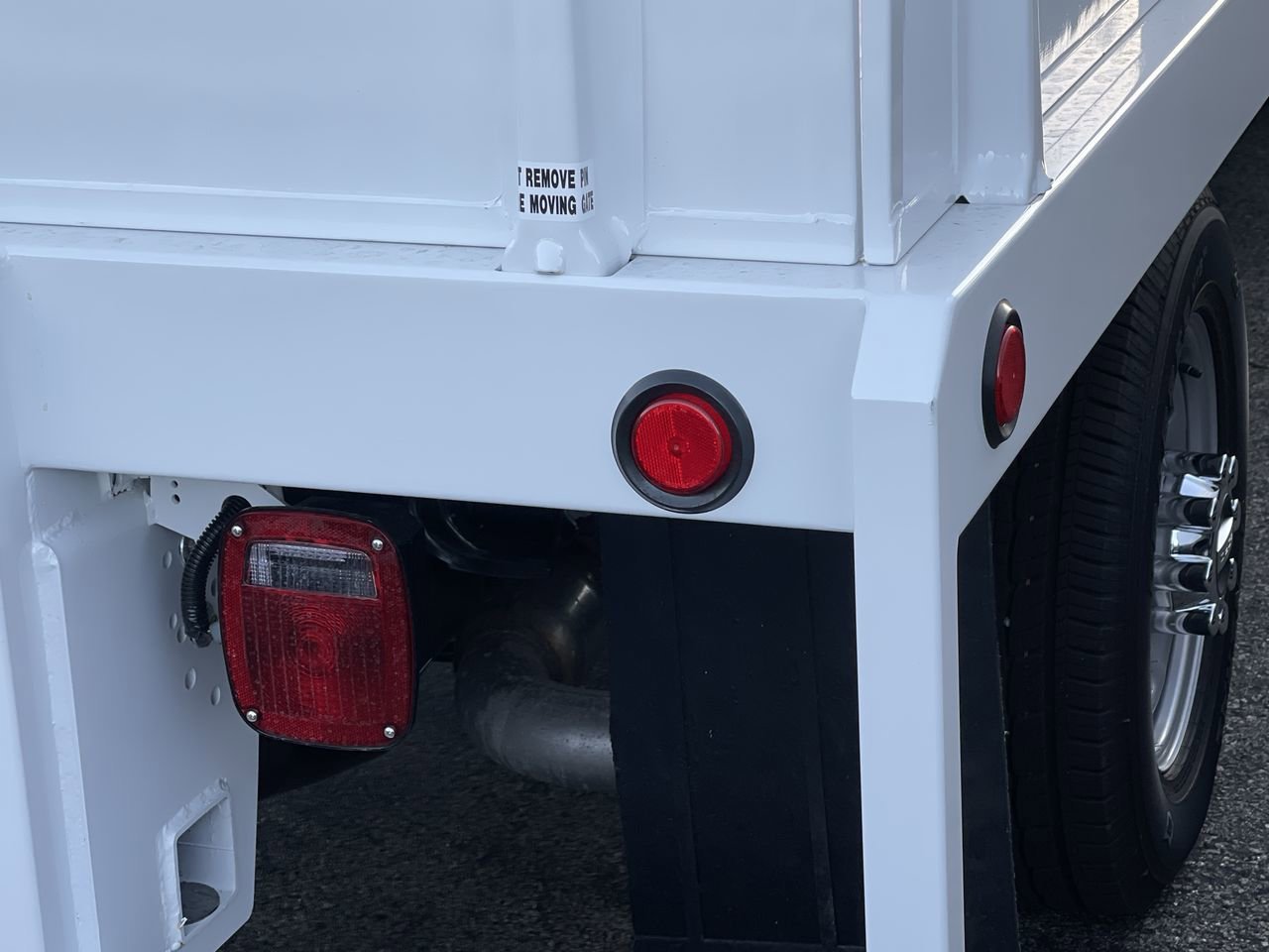 New 2026 Oxford White Ford XL image 9
