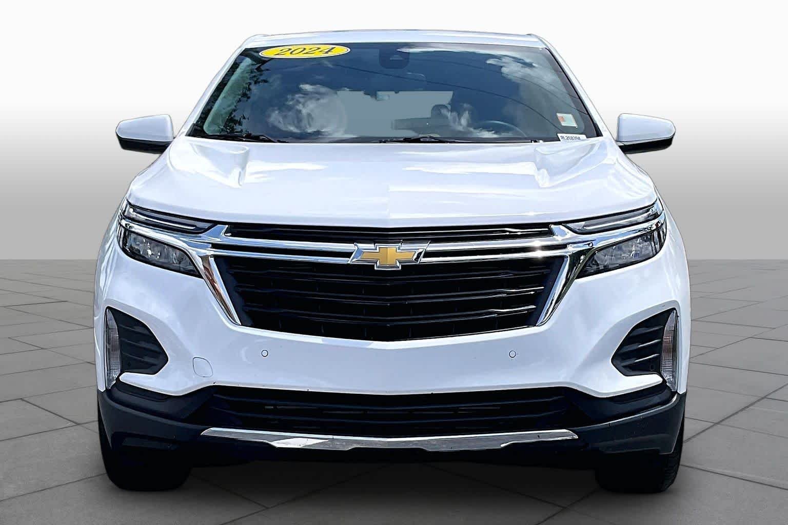 Used 2024 Summit White Chevrolet LT image 4