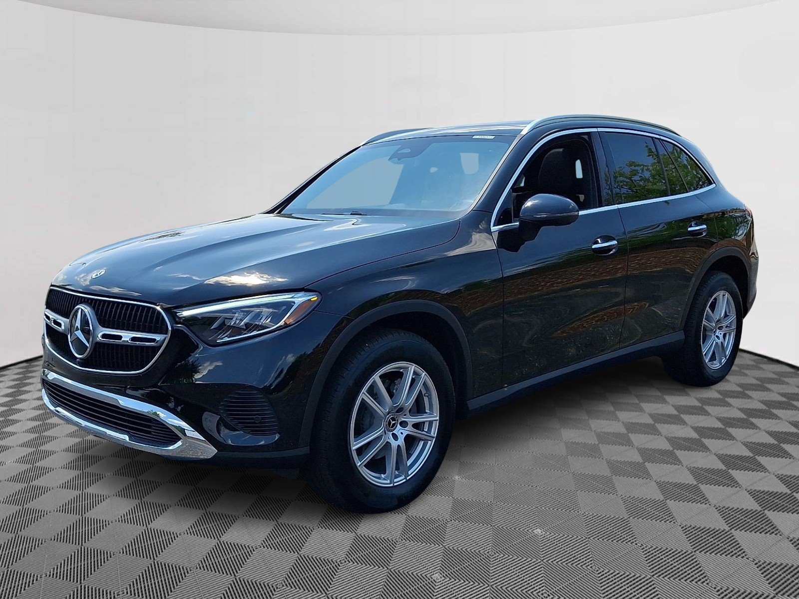 New 2025 Black Mercedes-Benz GLC 300 image 3
