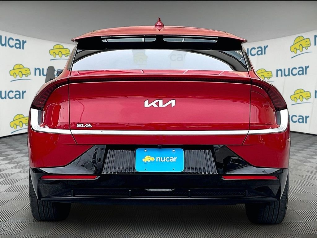 Used 2022 Red Kia Wind image 5