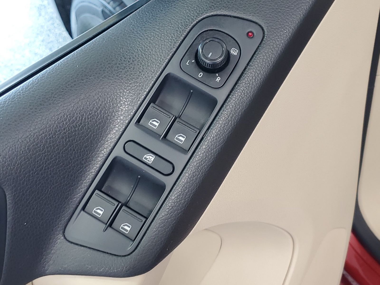 Used 2016 Red Volkswagen S image 7