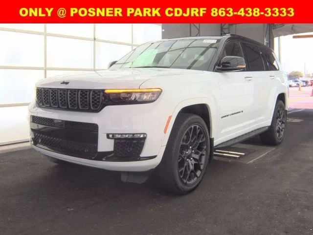 Used 2025 White Jeep Summit image 1