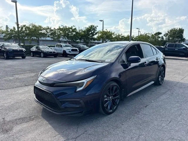 Used 2025  Toyota SE image 15