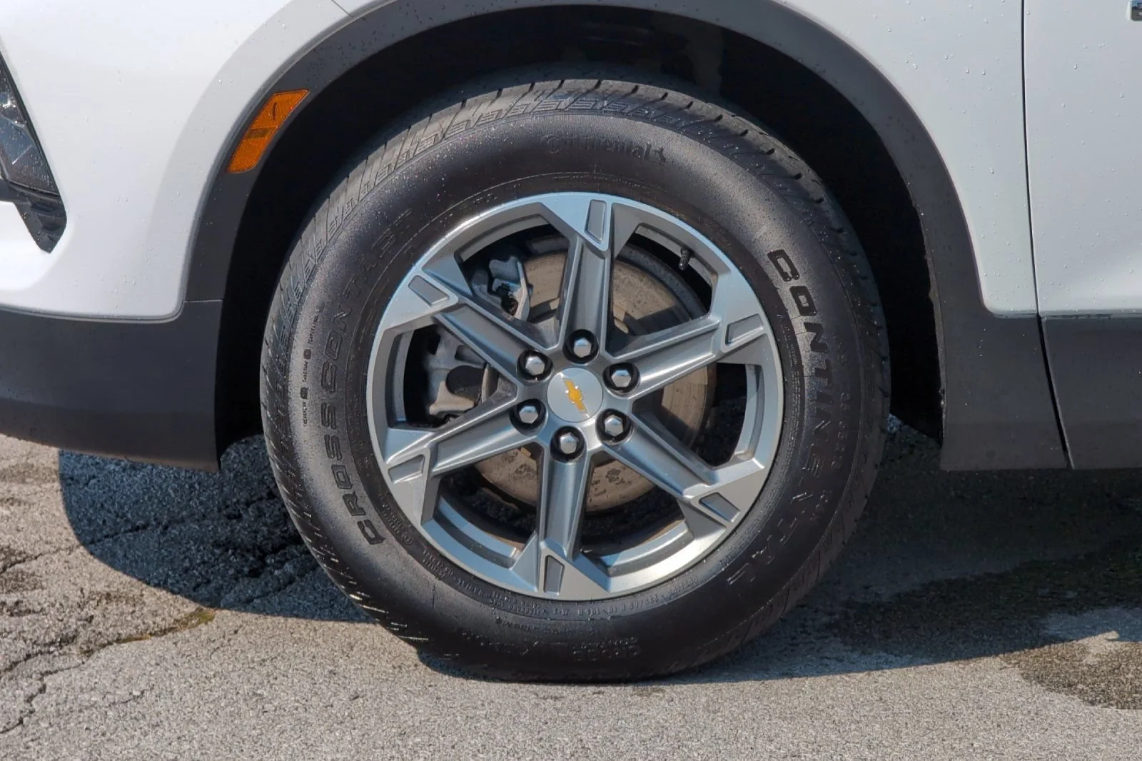 Used 2024 Summit White Chevrolet 2LT image 27