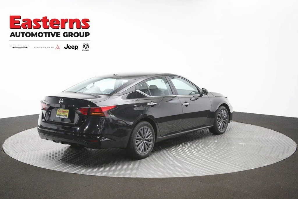 Used 2025 Black Nissan 2.5 SV image 40