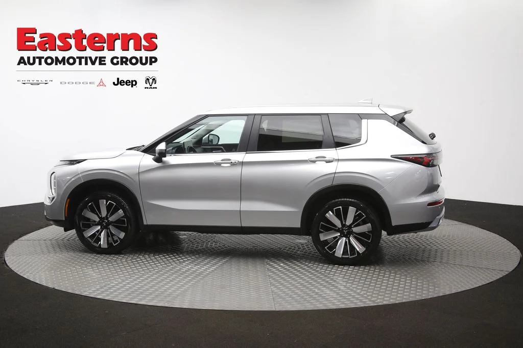 Used 2025 Silver Mitsubishi SE image 61