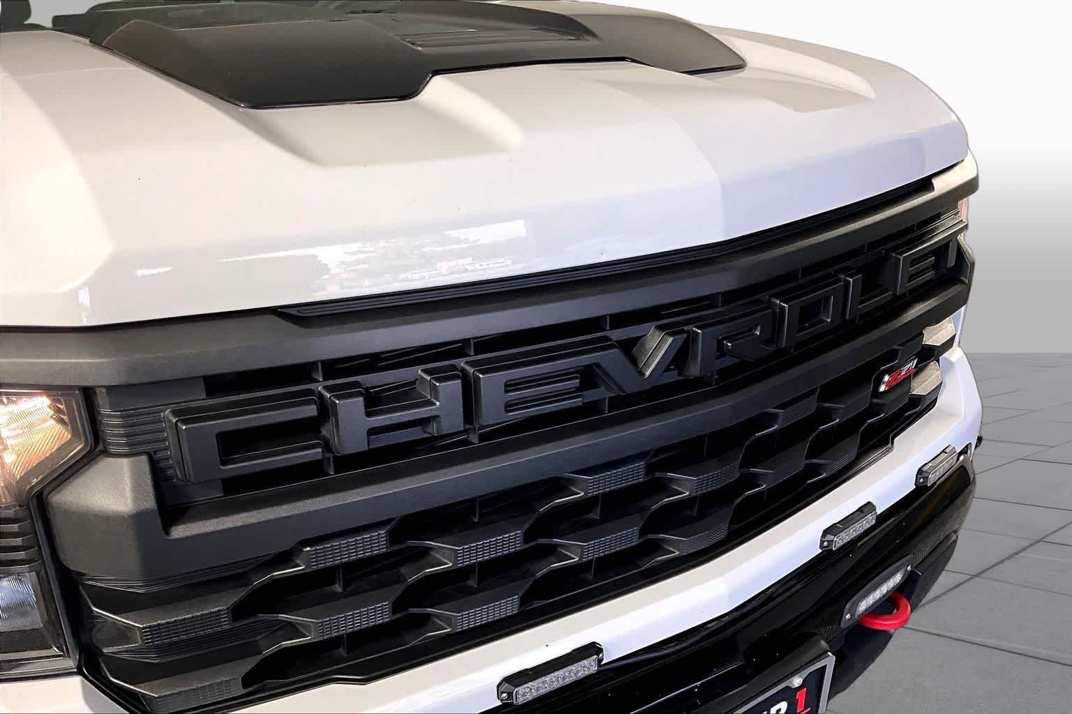 Used 2025 Summit White Chevrolet Custom Trail Boss image 26