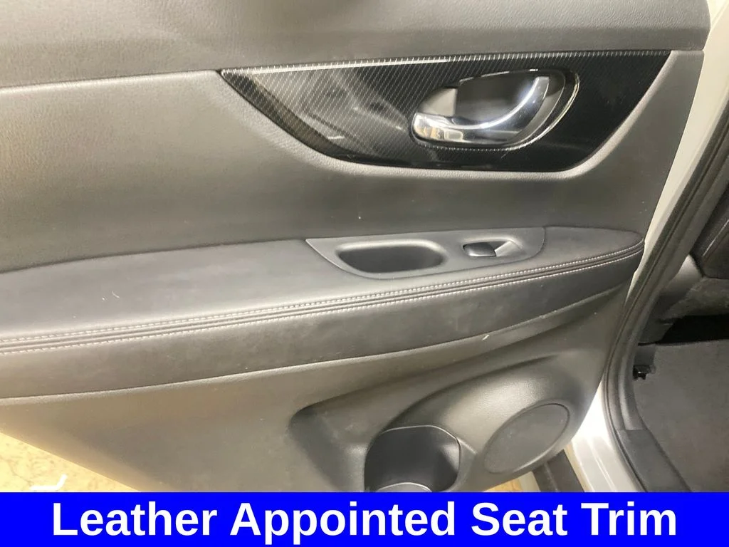 Used 2017 Silver Nissan SL image 15