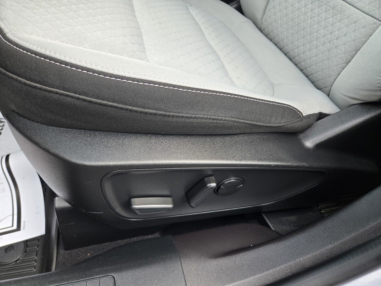 Used 2023  Ford Active image 27