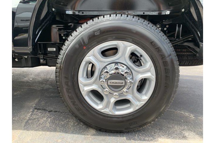 New 2026 Agate Black Metallic Ford XLT image 10