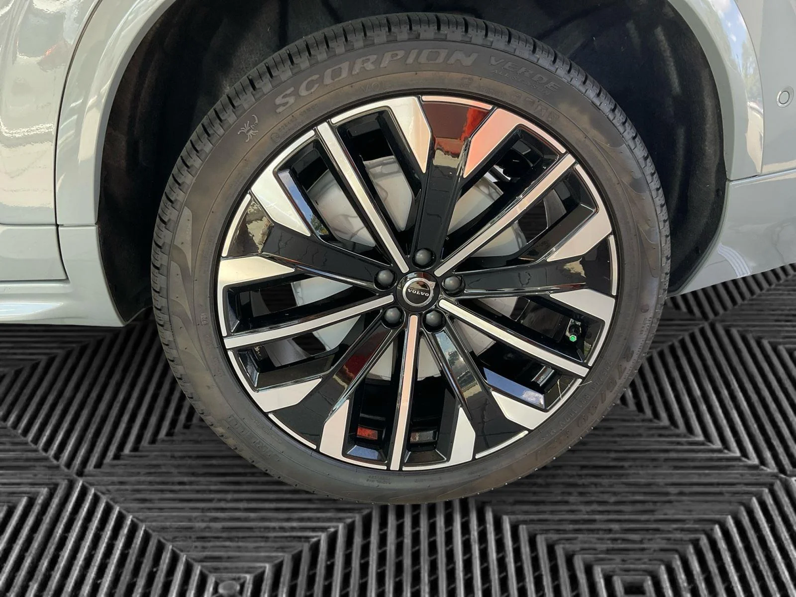 2026 Volvo XC90 Plus - Photo 14