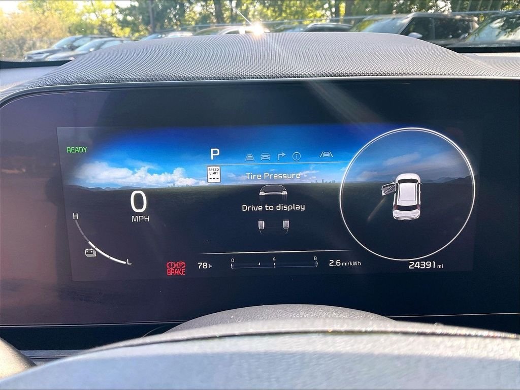 Used 2023 Gray Kia Wind image 25