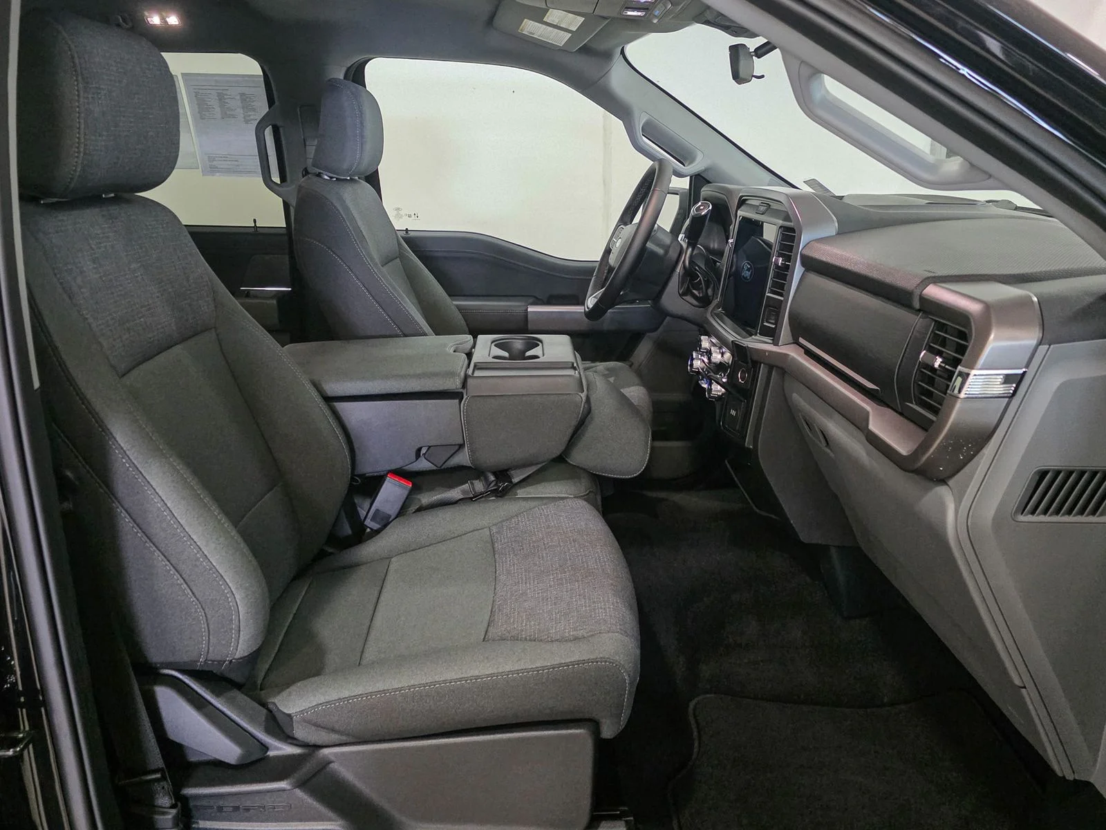Used 2026 Agate Black Metallic Ford XLT image 21