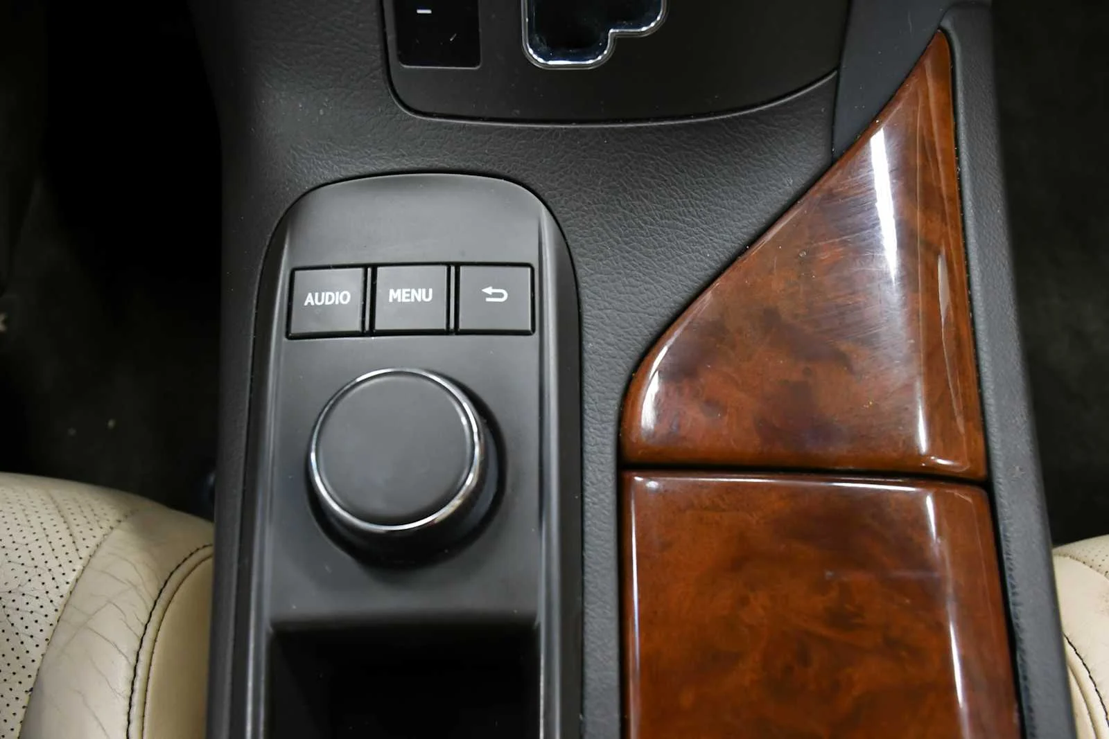 Used 2013 Starfire Pearl Lexus  image 20