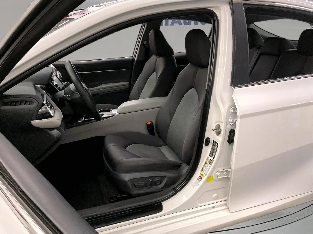 Certified Used 2018 White Toyota LE image 29