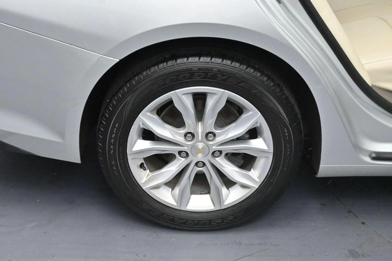 Used 2020 Silver Ice Metallic Chevrolet LT image 33