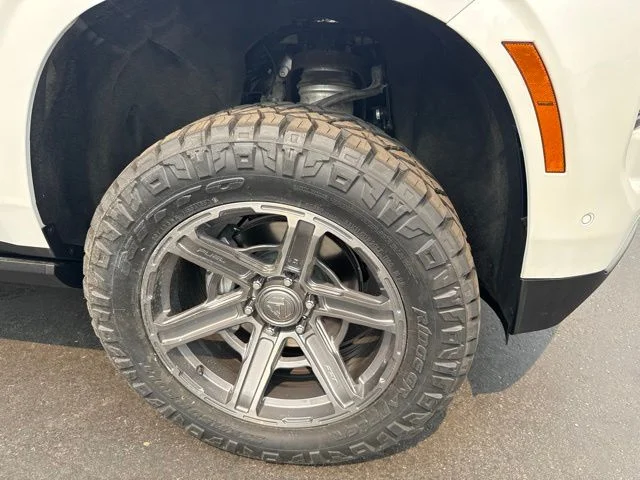 Used 2025  Chevrolet High Country image 4