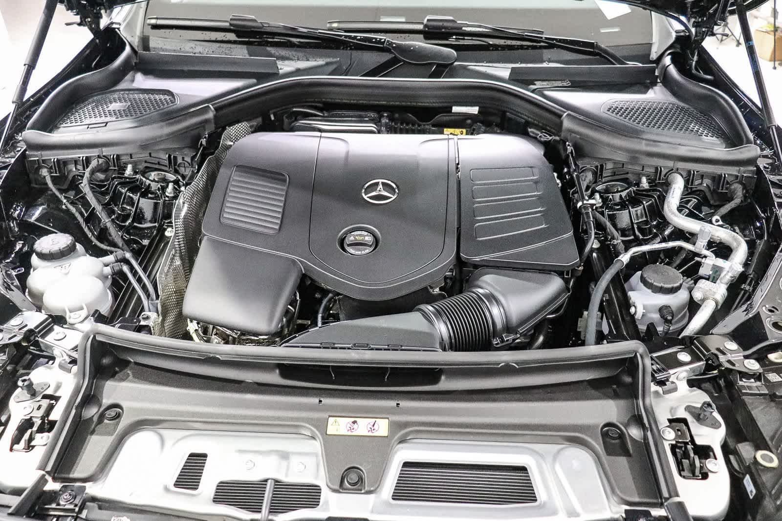 New 2027 Black Mercedes-Benz GLC 300 image 14