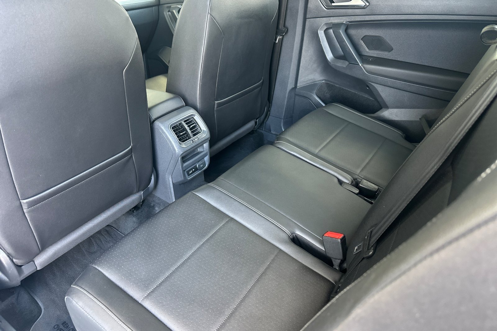 Used 2018 WHITE Volkswagen SEL image 11