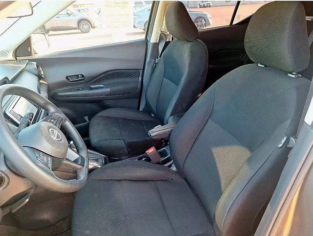 Used 2025 Gray Nissan S image 10