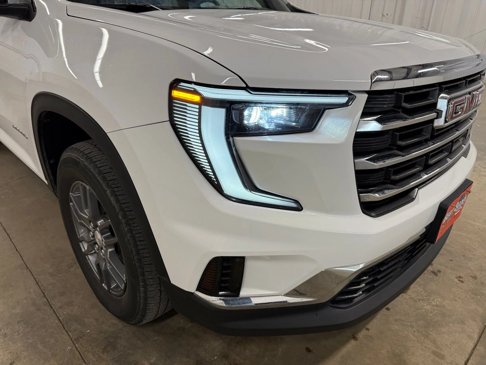 Used 2025 White GMC Elevation image 4