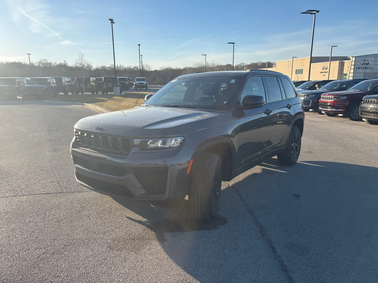 New 2026 Baltic Gray Metallic Clearcoat Jeep Laredo Altitude image 4
