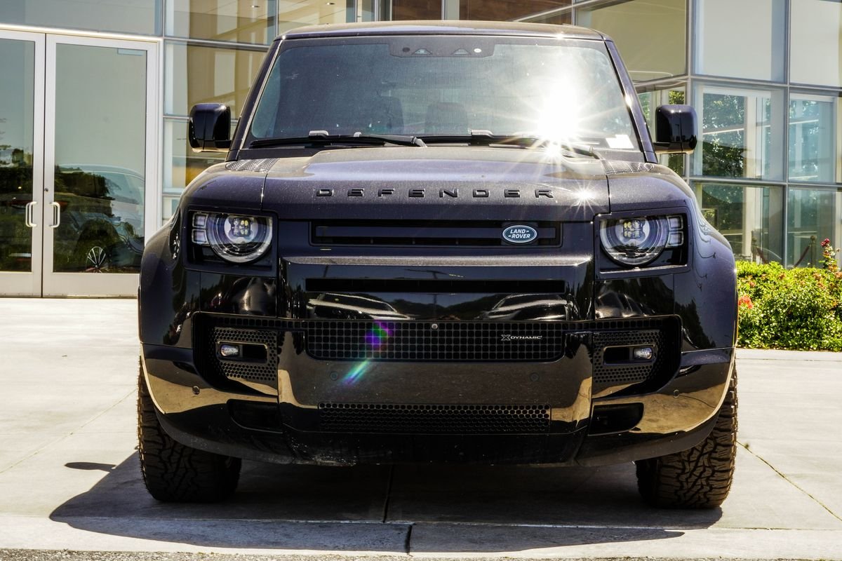 Used 2023 Black Land Rover X-Dynamic SE image 6