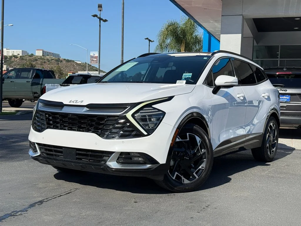 Used 2023 White Pearl Kia SX-Prestige image 2