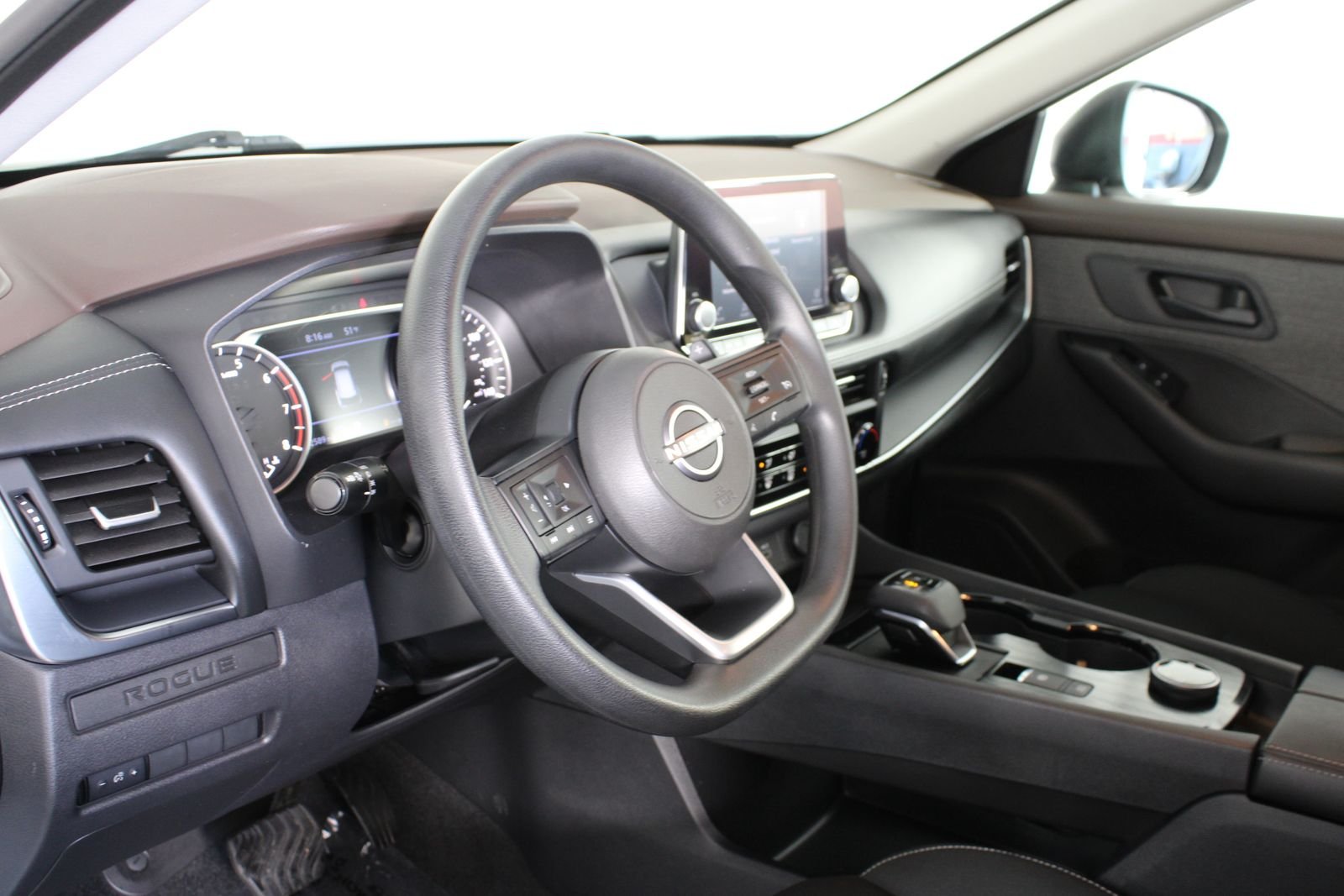 Used 2023 White Nissan S image 10