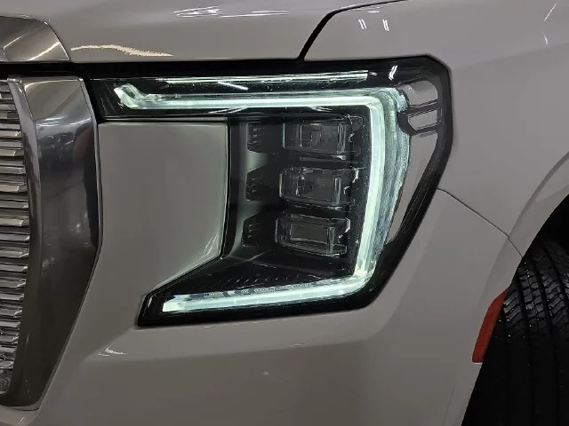 Used 2021 White GMC Denali image 29