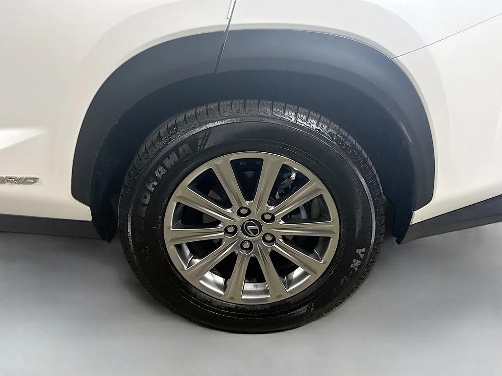 Used 2021 Eminent White Pearl Lexus Base image 9