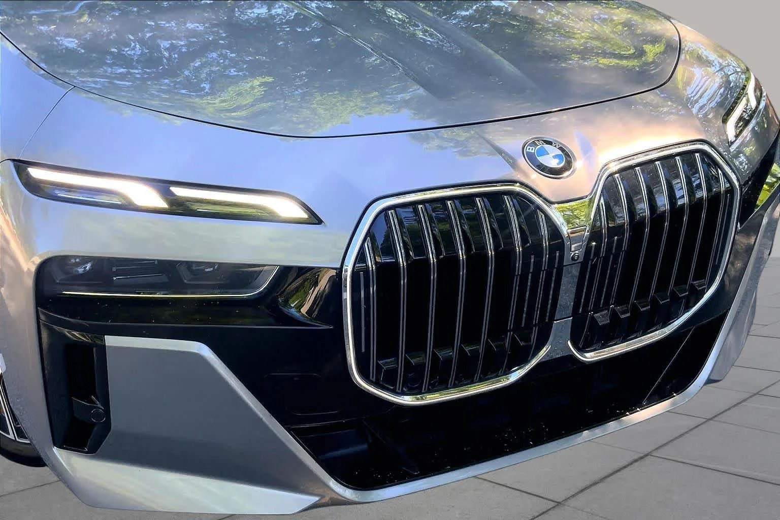 Certified Used 2023 Oxide Grey Metallic BMW 760i xDrive image 29