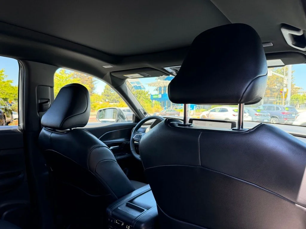 Used 2025  Toyota MAX Platinum image 14