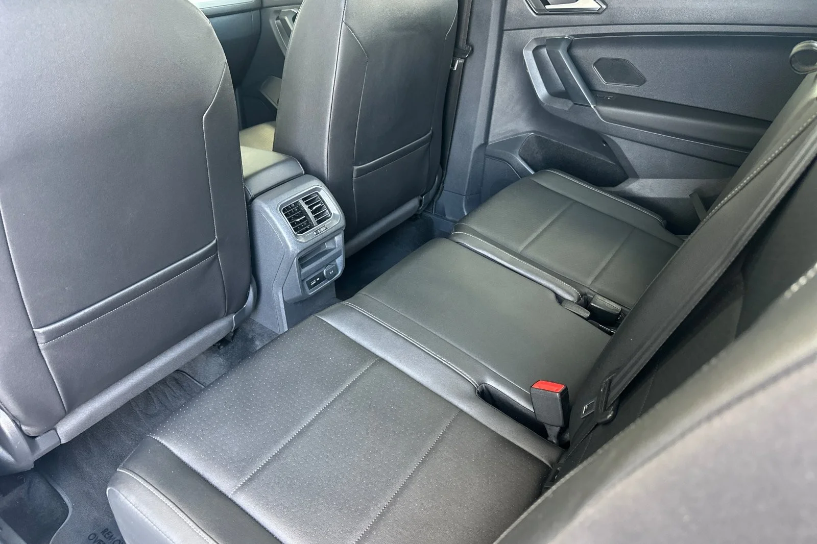 Used 2018 WHITE Volkswagen SEL image 11