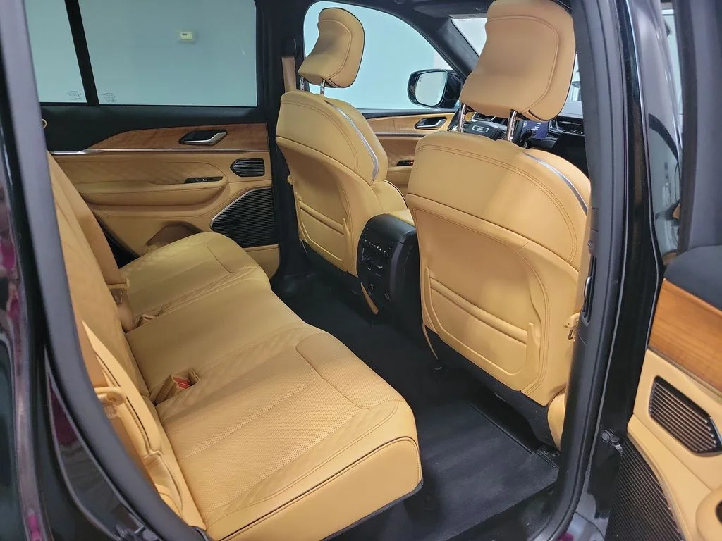 Used 2022 Black Jeep Summit image 18
