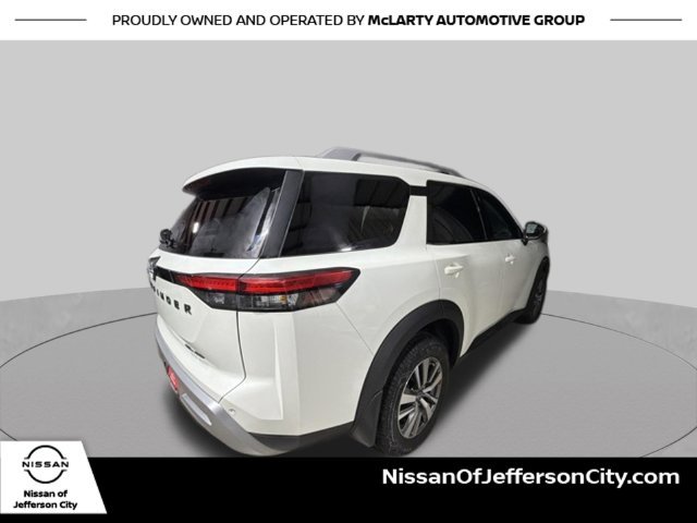 Used 2022 White Nissan SL image 6