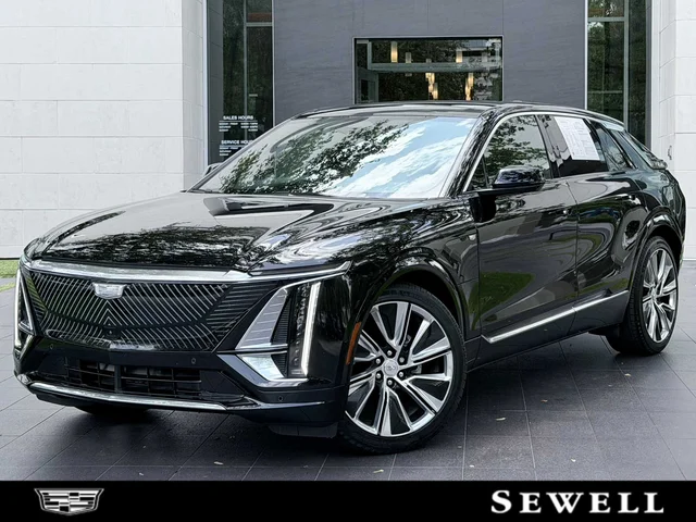 2025 Cadillac LYRIQ Luxury 3