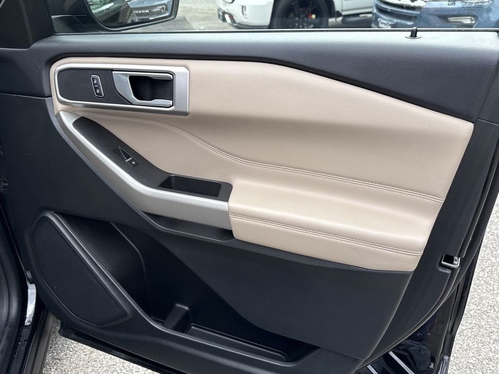 Used 2023 Black Ford XLT image 30